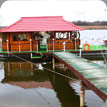 Понтон на воде